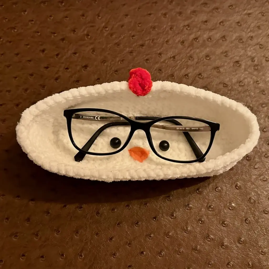 Glasses holder chick